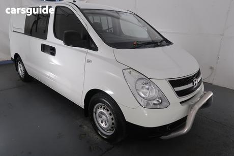 White 2009 Hyundai Iload Van Crew