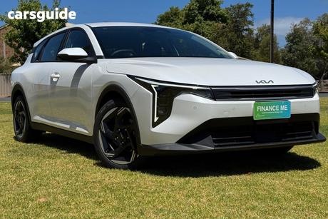 White 2025 Kia K4 Sedan Sport