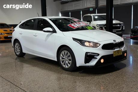 White 2018 Kia Cerato Hatchback S (Av)