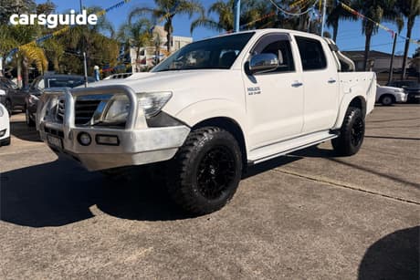 White 2013 Toyota Hilux Dual Cab Pick-up Sr5 (4X4)