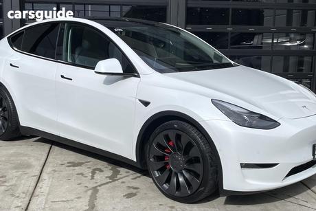White 2023 Tesla Model Y Wagon Performance