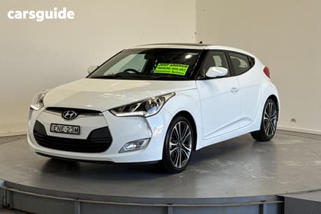 White 2015 Hyundai Veloster Coupe +