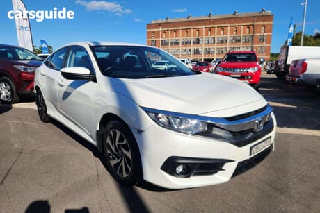 White 2016 Honda Civic Sedan Vti-S