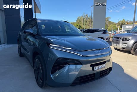 Green 2025 BYD Sealion 8 SUV PREMIUM AWD 4X4