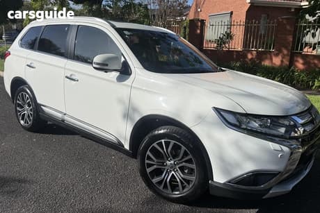 White 2016 Mitsubishi Outlander Wagon Exceed (4X4)