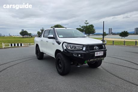 White 2018 Toyota Hilux Double Cab Pick Up Sr5 (4X4)