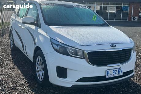 White 2017 Kia Carnival Wagon S