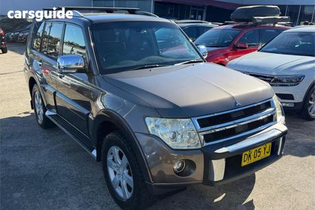 Brown 2010 Mitsubishi Pajero Wagon Glx Lwb (4X4)