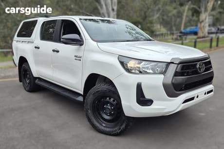 White 2020 Toyota Hilux Double Cab Pick Up Sr (4X4)