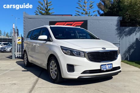 White 2015 Kia Carnival Wagon S