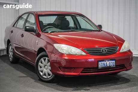Red 2005 Toyota Camry Sedan Altise