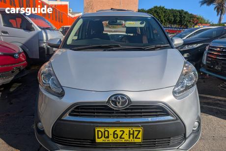 Silver 2017 Toyota Sienta Wagon
