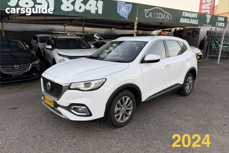 White 2024 MG HS Wagon Vibe