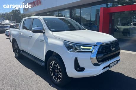 White 2020 Toyota Hilux Double Cab Pick Up Sr5 (4X4)