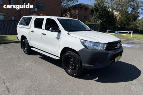 White 2016 Toyota Hilux Dual Cab Utility Workmate (4X4)