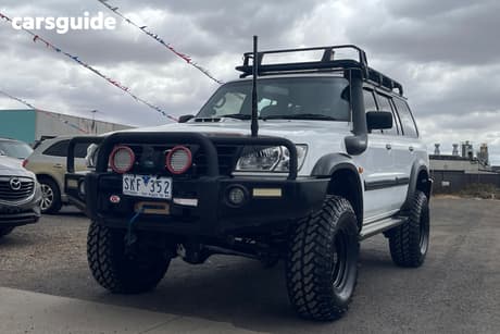 White 2003 Nissan Patrol Wagon St-L (4X4)