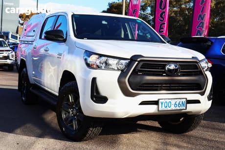 White 2022 Toyota Hilux Double Cab Pick Up Sr (4X4)