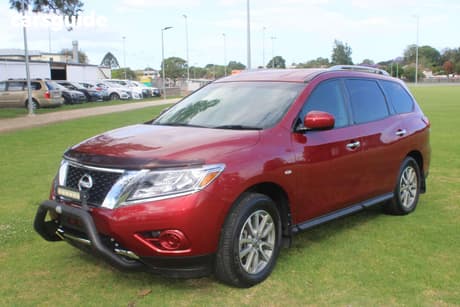 Red 2014 Nissan Pathfinder Wagon St (4X2)