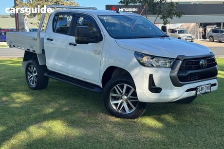 White 2020 Toyota Hilux Double Cab Chassis Sr (4X4)