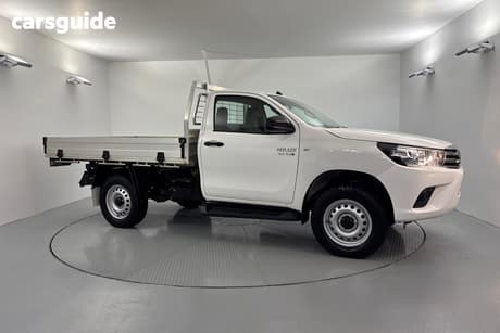 White 2020 Toyota Hilux Cab Chassis Sr (4X4)