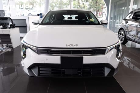 White 2025 Kia K4 Hatchback S