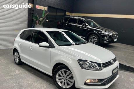 White 2015 Volkswagen Polo Hatchback 81 Tsi Comfortline