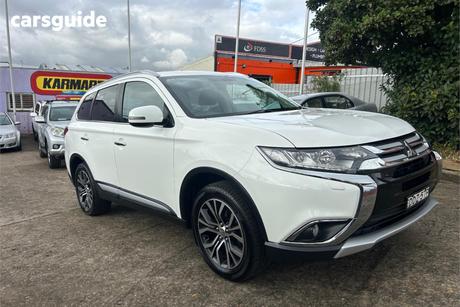 White 2015 Mitsubishi Outlander Wagon Exceed (4X4)