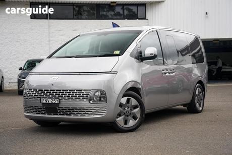 Silver 2024 Hyundai Staria Wagon Elite
