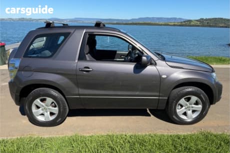 Grey 2014 Suzuki Grand Vitara Wagon Navigator (4X4)