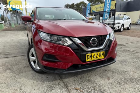 Red 2018 Nissan Qashqai Wagon St