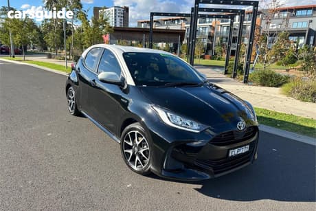 Black 2020 Toyota Yaris Hatchback Zr Hybrid