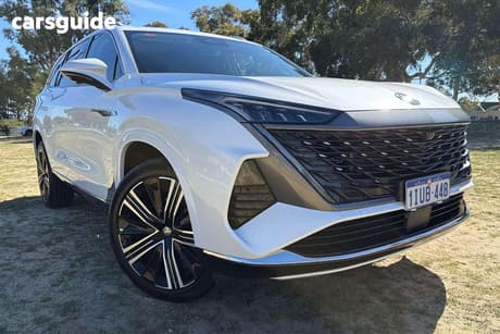 White 2025 MG Qs Wagon Essence Awd
