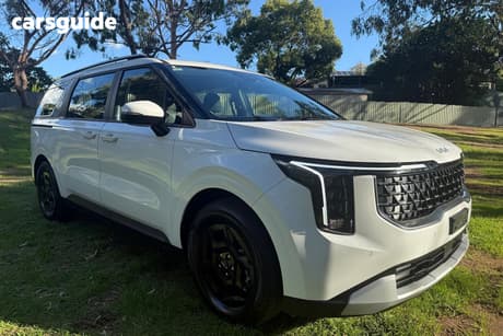 White 2024 Kia Carnival Wagon S