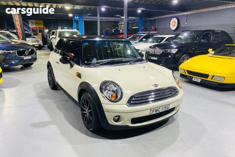 Cream 2009 Mini Cooper Hatchback