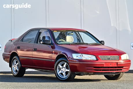 Red 2000 Toyota Camry Sedan Csi