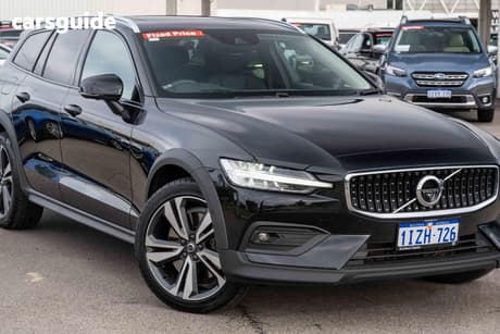 Black 2021 Volvo V60 Wagon B5 Cross Country
