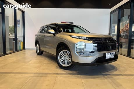 Silver 2023 Mitsubishi Outlander Wagon Es 7 Seat (2Wd)