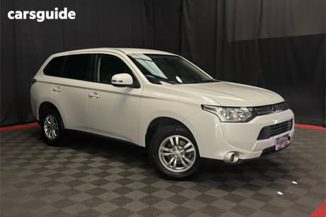 White 2012 Mitsubishi Outlander Wagon Ls (4X4)
