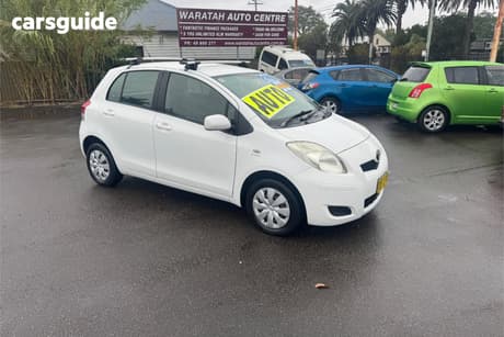 White 2010 Toyota Yaris Hatchback Yr