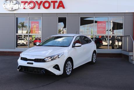 White 2022 Kia Cerato Hatchback S