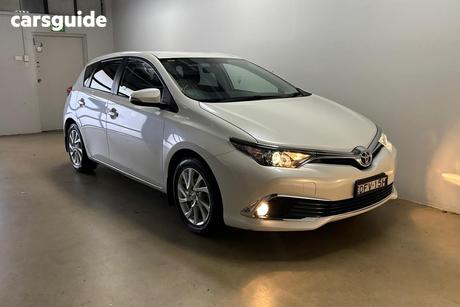 White 2016 Toyota Corolla Hatchback Ascent Sport