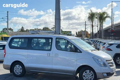 White 2017 Hyundai Imax Wagon