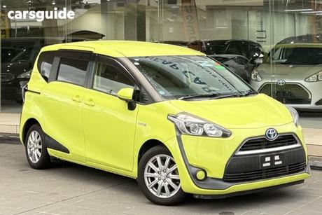 Green 2016 Toyota Sienta Wagon (Hybrid) G