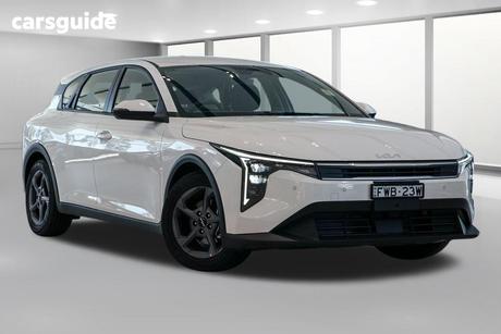 White 2025 Kia K4 Hatchback S