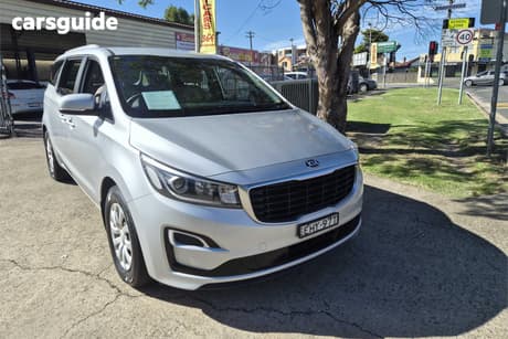 Silver 2018 Kia Carnival Wagon S