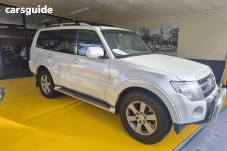 White 2009 Mitsubishi Pajero Wagon Vr-X Lwb (4X4)