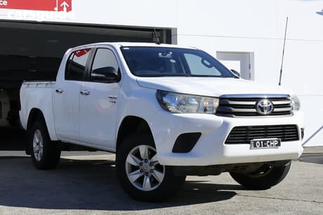 White 2015 Toyota Hilux Dual Cab Utility Sr (4X4)
