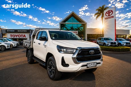 White 2021 Toyota Hilux Double Cab Pick Up Sr5 (4X4)