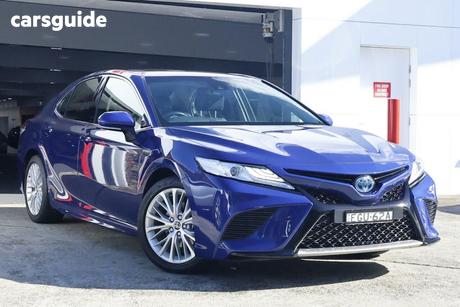 Blue 2020 Toyota Camry Sedan Sl (Hybrid)