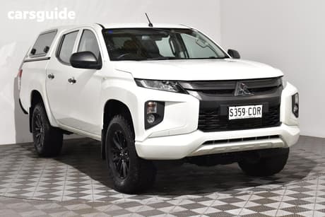 White 2022 Mitsubishi Triton Double Cab Pick Up Glx (4X2)